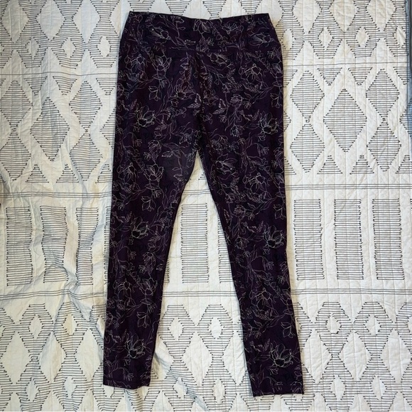 Stori - Floral Sports Bra and Leggings Set in Purple and White Size 12 - Picture 3 of 8